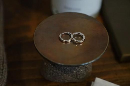 TOMWOOD 金色经典小圈耳环(Classic Hoops Small Gold) 商品图1