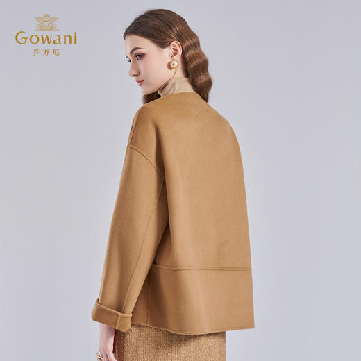 乔万尼2025冬中式风尚雅致刺绣无领设计宽松短款羊毛羊绒大衣ED4B798 商品图4