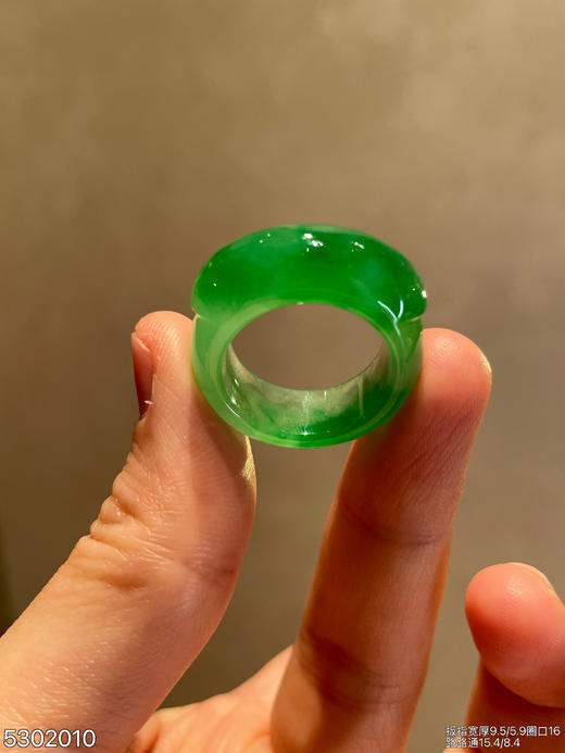 高冰种艳绿扳指+路路通【5302010】具体价格微信咨询 商品图1