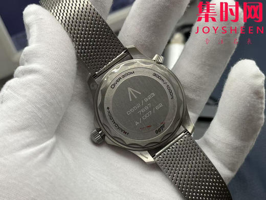 全新升级 匠心传承 欧米茄OMEGA VS海马300米系列 VS无暇赴死 邦德007-无暇赴死 全钛V4版 丹东8806一体机 男士腕表 表径42mm 商品图6