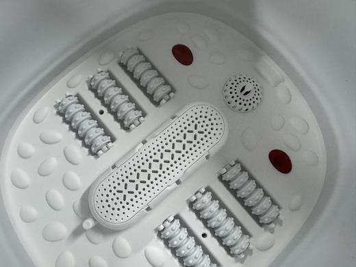 72小时发货【折叠足浴盆】艾美特品牌，泡走身体的小情绪~主打好收纳，自带红光暖足和涌泉冲浪感，红光也利于足浴包发挥效果！净重2.1kg，电源线长1.8m，配遥控器，折叠后厚度16厘米 商品图8
