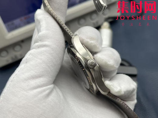 全新升级 匠心传承 欧米茄OMEGA VS海马300米系列 VS无暇赴死 邦德007-无暇赴死 全钛V4版 丹东8806一体机 男士腕表 表径42mm 商品图5