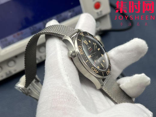 全新升级 匠心传承 欧米茄OMEGA VS海马300米系列 VS无暇赴死 邦德007-无暇赴死 全钛V4版 丹东8806一体机 男士腕表 表径42mm 商品图4
