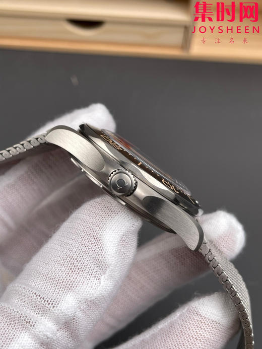 全新升级 匠心传承 欧米茄OMEGA VS海马300米系列 VS无暇赴死 邦德007-无暇赴死 全钛V4版 丹东8806一体机 男士腕表 表径42mm 商品图5