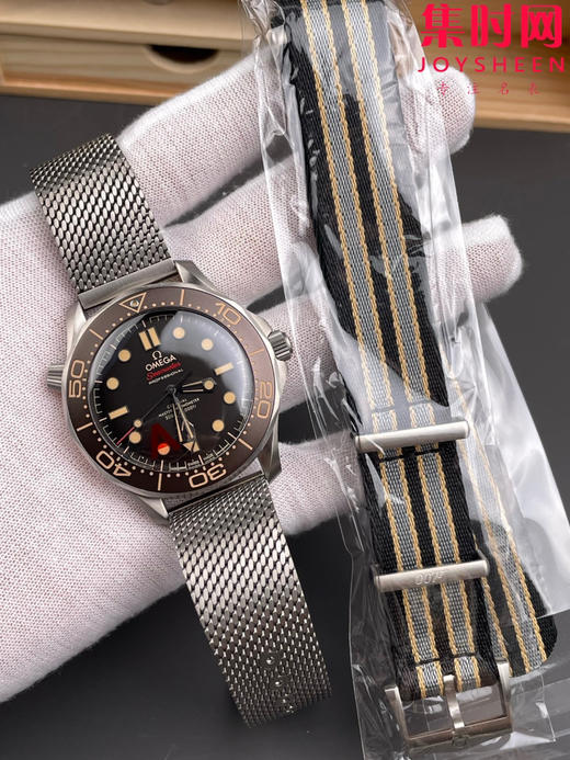 全新升级 匠心传承 欧米茄OMEGA VS海马300米系列 VS无暇赴死 邦德007-无暇赴死 全钛V4版 丹东8806一体机 男士腕表 表径42mm 商品图7