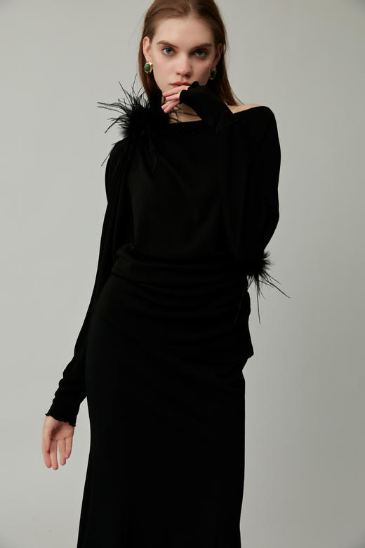 SAFICOO 优雅女人不对称设计 羽毛装饰针织衫 商品图1