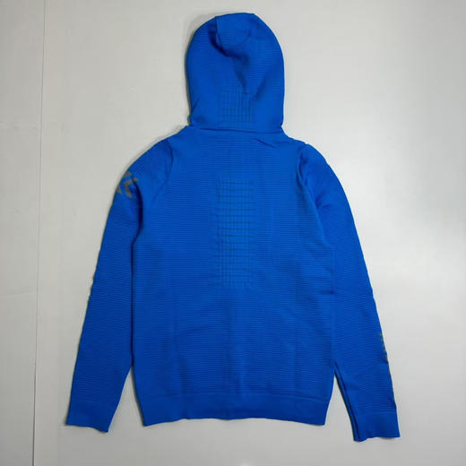 原单正品XB 向导连帽运动夹克 户外运动专属，满身科技的衣服，视网膜高清一体纺织科技

理想的中间层

蓝色/绿色 M-XXL

原价2000➕ 商品图4