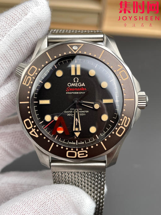 全新升级 匠心传承 欧米茄OMEGA VS海马300米系列 VS无暇赴死 邦德007-无暇赴死 全钛V4版 丹东8806一体机 男士腕表 表径42mm 商品图2
