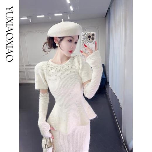 余潇潇【奥黛丽明珠】时尚柔软亲肤手工钉珠泡泡袖伞摆毛衣&长半裙 商品图2