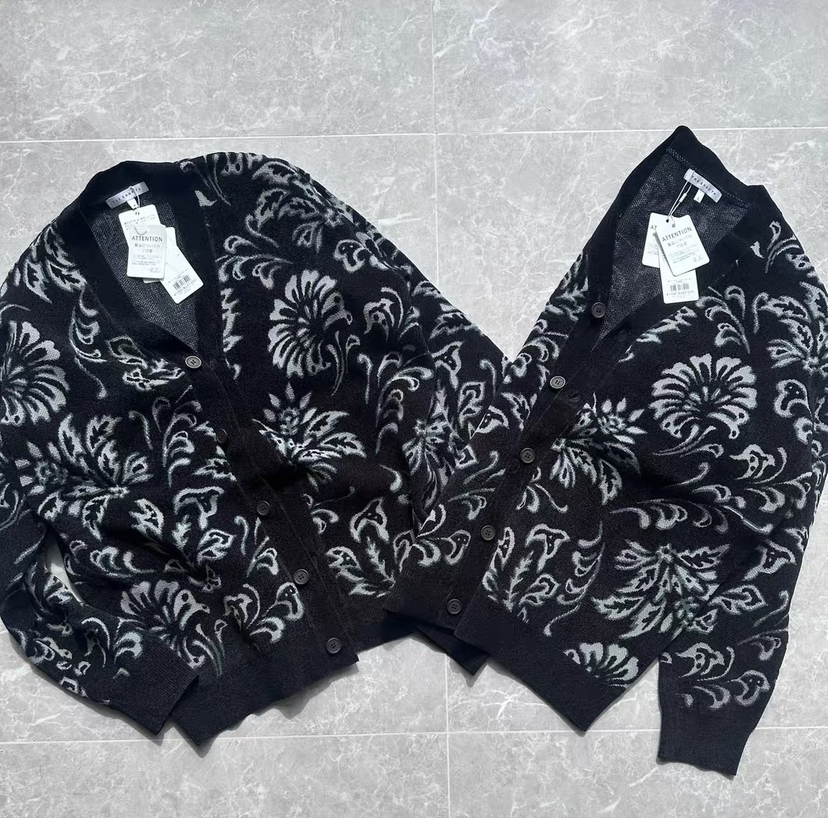 全新正品出口日版THE SHOP TK25新款弹力晴纶男士复古毛衣开衫断码捡漏

日本很OG的潮流品牌 吊牌价7920日元

尺码M L