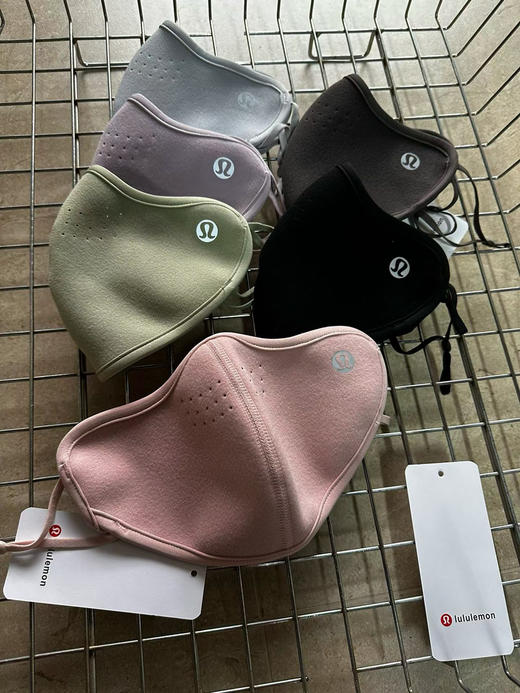 原单正品 Lulu胶原蛋白保暖口罩
颜色：黑色/深灰/浅灰/浅绿/粉色/紫色 商品图2