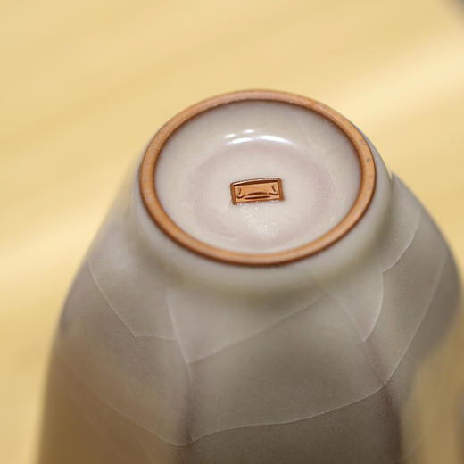 问鼎哥窑牛角款星棱公杯 商品图1