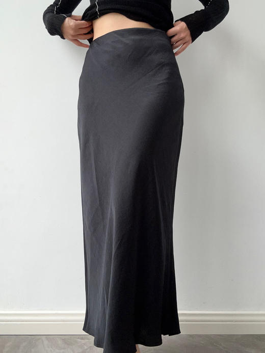 TU｜C05AW24-SK05-BK00 黑色醋酸斜纹超长款鱼尾裙【长版 / 短版】 商品图9
