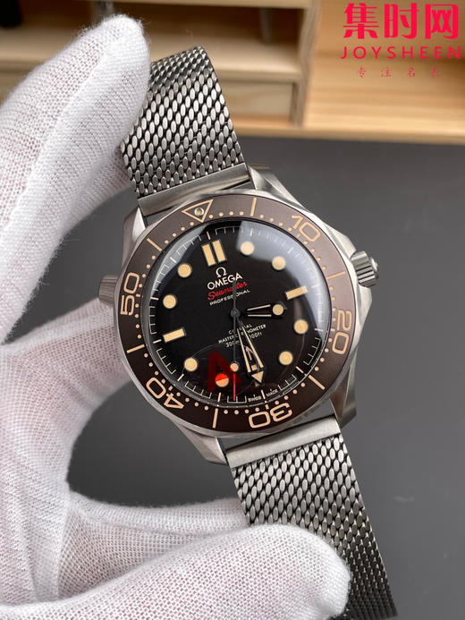 全新升级 匠心传承 欧米茄OMEGA VS海马300米系列 VS无暇赴死 邦德007-无暇赴死 全钛V4版 丹东8806一体机 男士腕表 表径42mm 商品图1