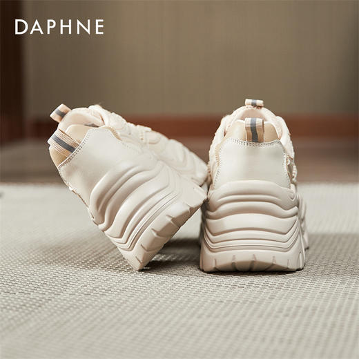 【达芙妮】厚底休闲增高老爹鞋4023101025 商品图2