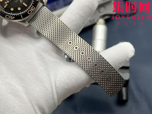 全新升级 匠心传承 欧米茄OMEGA VS海马300米系列 VS无暇赴死 邦德007-无暇赴死 全钛V4版 丹东8806一体机 男士腕表 表径42mm 商品图8