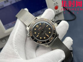 全新升级 匠心传承 欧米茄OMEGA VS海马300米系列 VS无暇赴死 邦德007-无暇赴死 全钛V4版 丹东8806一体机 男士腕表 表径42mm