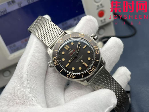 全新升级 匠心传承 欧米茄OMEGA VS海马300米系列 VS无暇赴死 邦德007-无暇赴死 全钛V4版 丹东8806一体机 男士腕表 表径42mm 商品图0