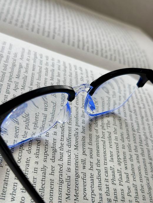 【买1送1到手2幅】【Ewaewa·出口调焦老花镜】黄金树脂镜片 超清晰 防蓝光镜片 适用度数100-350度 弹簧腿设计 脸大脸小都适用 老花镜眼镜 商品图10