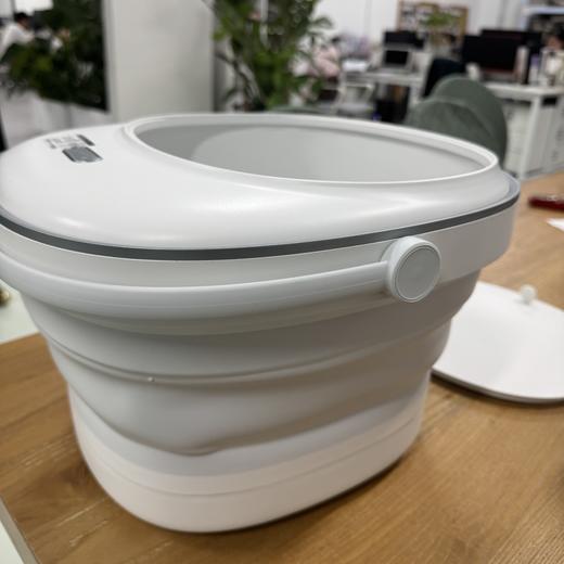 72小时发货【折叠足浴盆】艾美特品牌，泡走身体的小情绪~主打好收纳，自带红光暖足和涌泉冲浪感，红光也利于足浴包发挥效果！净重2.1kg，电源线长1.8m，配遥控器，折叠后厚度16厘米 商品图7