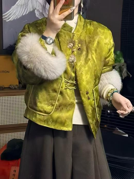 国风刺绣盘扣羽绒服外套 高级提花缎面雅致且富有光泽，花纹细腻如艺术品 商品图0
