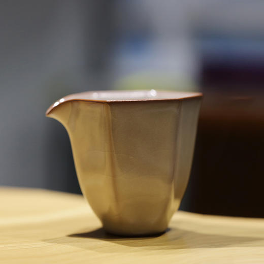 问鼎哥窑牛角款星棱公杯 商品图0