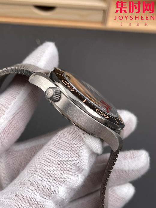 全新升级 匠心传承 欧米茄OMEGA VS海马300米系列 VS无暇赴死 邦德007-无暇赴死 全钛V4版 丹东8806一体机 男士腕表 表径42mm 商品图3