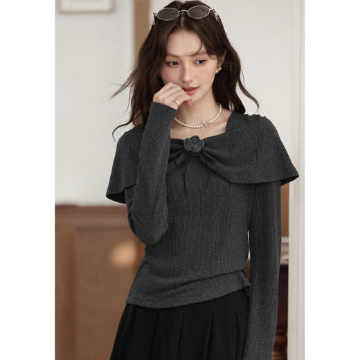 鹿向南「松烟灰茶」深灰色设计感花朵长袖T恤女秋季气质针织上衣 商品图1