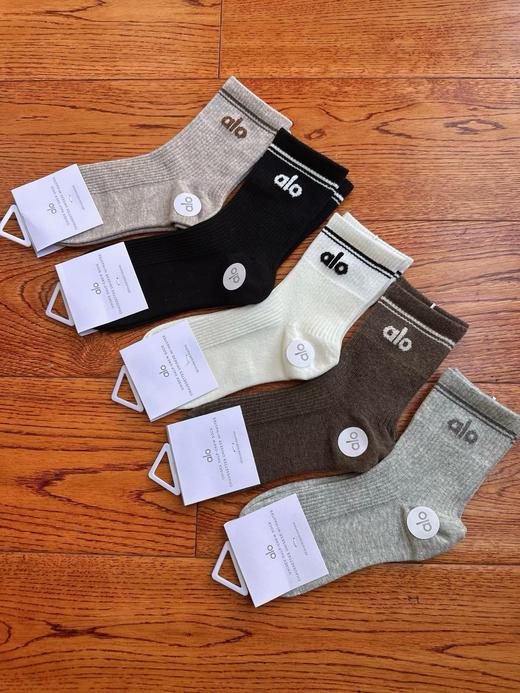 一组5双。美拉德色系， 很高级的配色组合，毛绒logo提花，适配各种秋冬服饰 商品图4