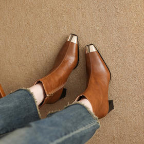 【预售5天】真皮粗跟短靴女秋冬新款金属方头高跟时装靴短筒气质女靴DS&1578