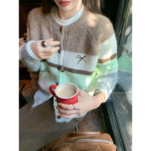 <曾小咸推荐>现货秒杀 ！微信超特价！ 撞色条纹蝴蝶结毛衣 日常219.99 立减130 秒杀89.99！！ 商品图1