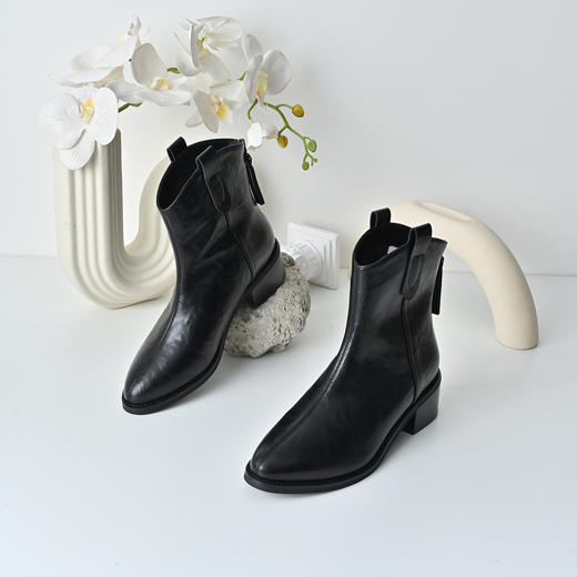 经典鲨2025冬专柜新品气质尖头加绒保暖中粗跟骑士短筒靴女KW79-558051 商品图3
