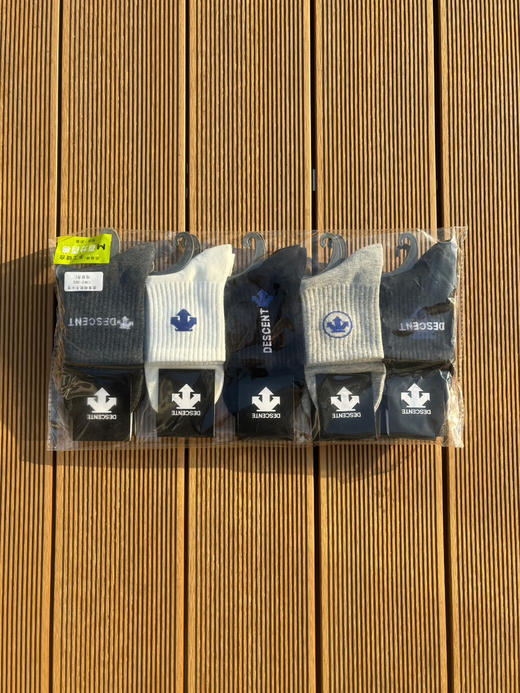 原单正品 dst 迪桑特5A抗菌防臭男士运动短袜中袜 棉质材质，舒适透气吸汗防臭

颜色款式  黑白标  蓝标

适合39-47码的脚

一组十双 商品图0