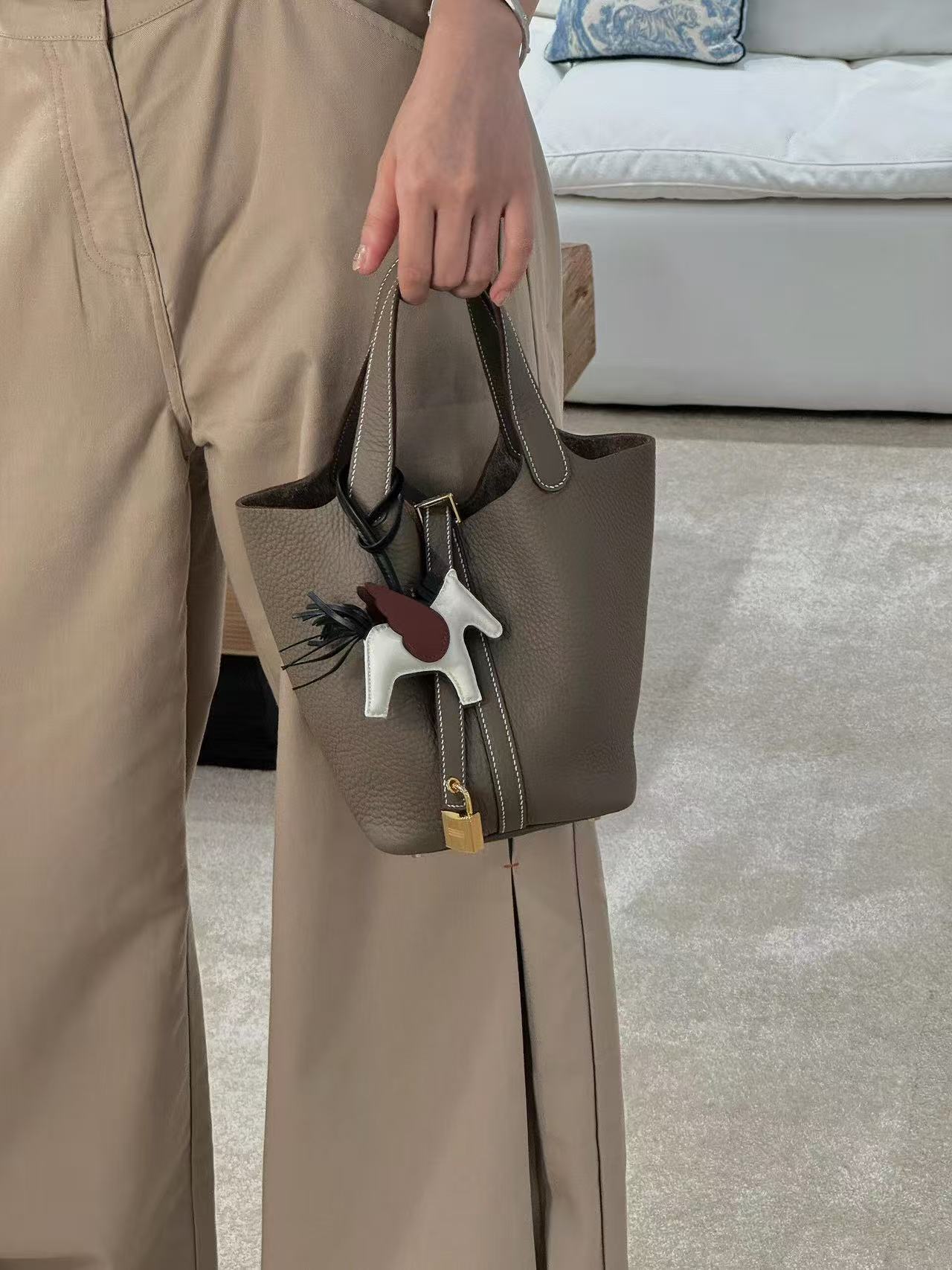 **PP787-HERMES 爱马仕 Picotin Lock 18 菜篮子水桶包 Clemence小公牛皮手提包（DG*MM）