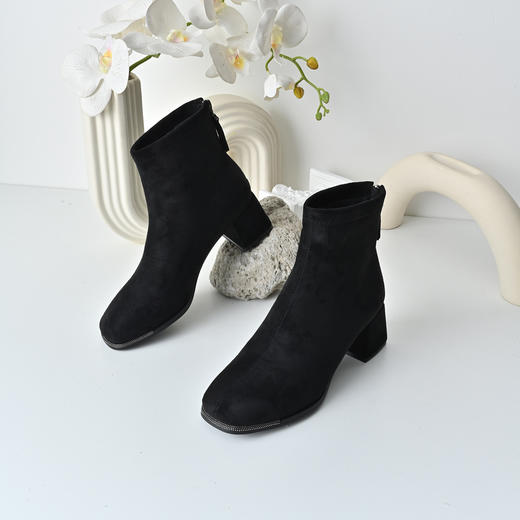 经典鲨2025冬专柜新品黑色圆头加绒保暖中粗跟短靴瘦瘦靴女KC19-558301 商品图1