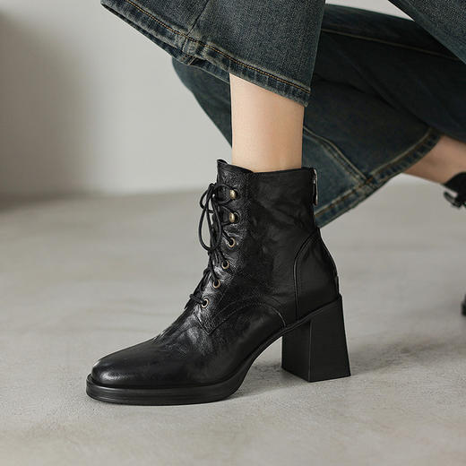 【预售5天】真皮方头粗跟马丁靴女秋冬英伦风复古百搭高跟系带短靴HB&1408 商品图0