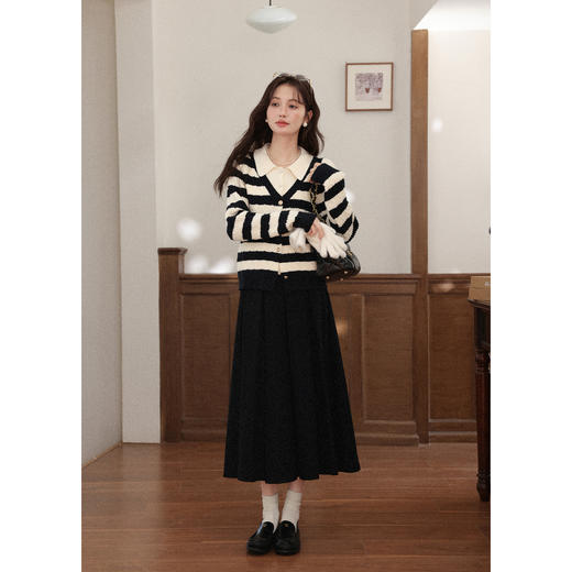 鹿向南「夹心乌梅」假两件翻领长袖针织毛衣女秋冬黑杏色条纹上衣 商品图2