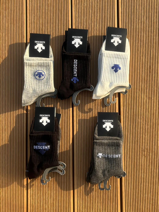 原单正品 dst 迪桑特5A抗菌防臭男士运动短袜中袜 棉质材质，舒适透气吸汗防臭

颜色款式  黑白标  蓝标

适合39-47码的脚

一组十双 商品图5