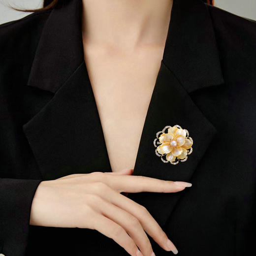 高端重工淡水珍珠金贝壳牡丹花胸针，防走光优雅西装大衣胸花LY 商品图3