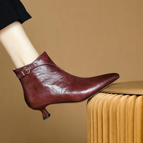 【预售5天】复古尖头细跟时装短靴女秋冬新款真皮皮带扣气质中跟瘦瘦裸靴DB&M6570