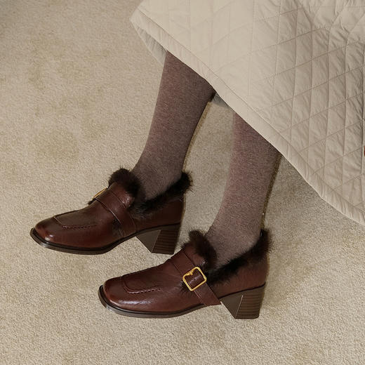 【预售5天】貂毛粗跟加绒小皮鞋女秋冬英伦风保暖单鞋深口毛毛鞋高跟鞋QQJ&JZ-2170 商品图1