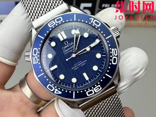 VS欧米茄新款海马300米系列 蓝色新盘邦德六十周年为了庆祝007系列电影上映60周年 推出海马系列300米潜水表精钢版 海马007邦德60周年 男士腕表 表径42mm 商品图3