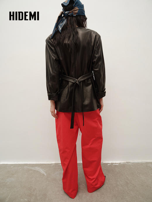 HIDEMI 【吴越同款】进口西班牙胎羊皮经典圆领宽肩套头廓形西装皮衣外套 商品图6