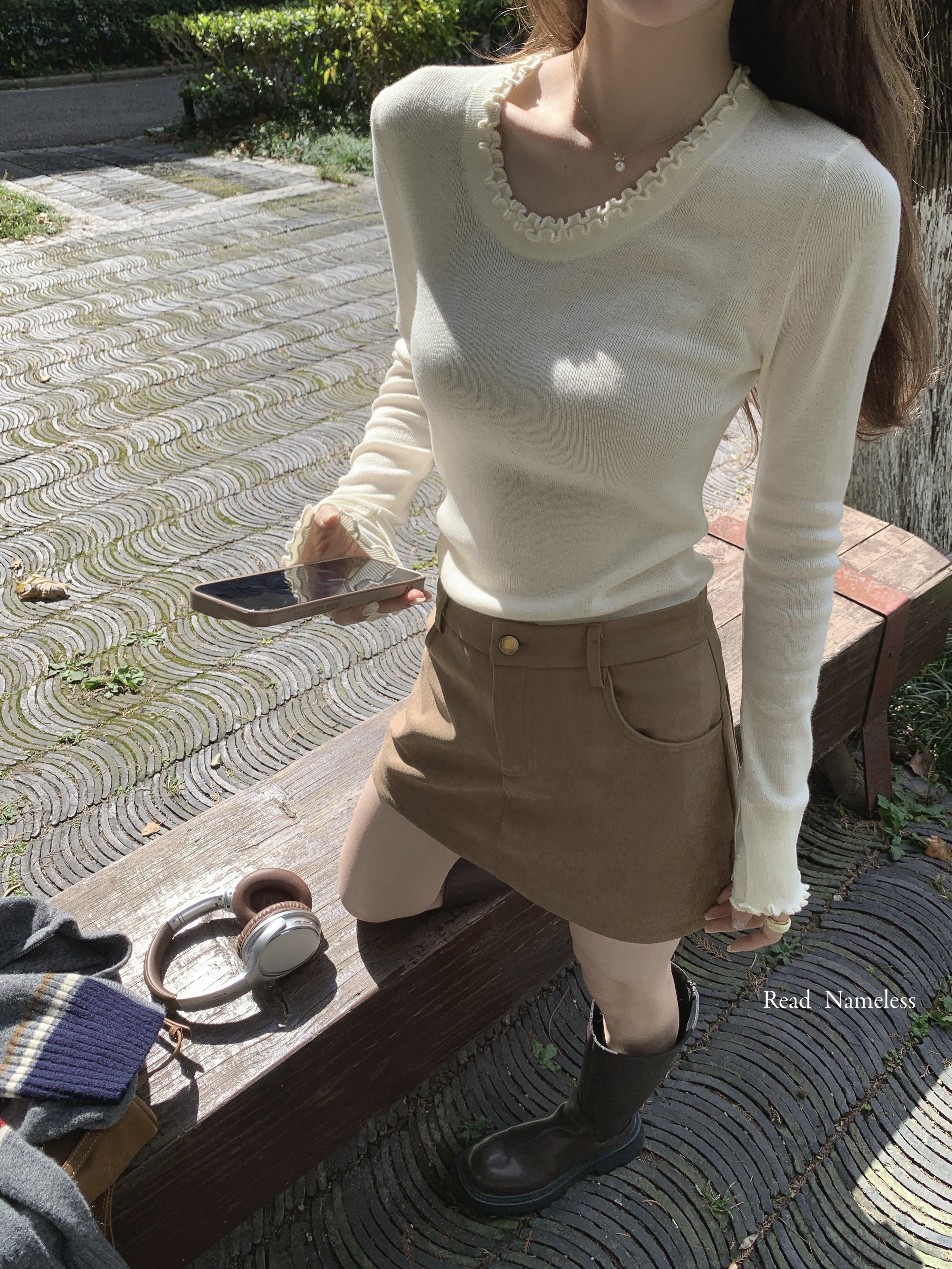 Read Nameless /漂亮木耳边米色针织打底衫  2025/11/3