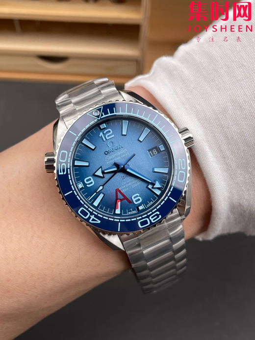 VS欧米茄海马600米系列 海洋宇宙 海马75周年 夏日冰蓝款 男士腕表 8800一体机 表径39.5mm 渐变蓝表盘 商品图8