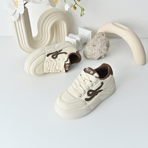 经典鲨2025冬专柜新品百搭圆头拼色轻便加绒休闲鞋面包鞋女KW194-558131 商品图1