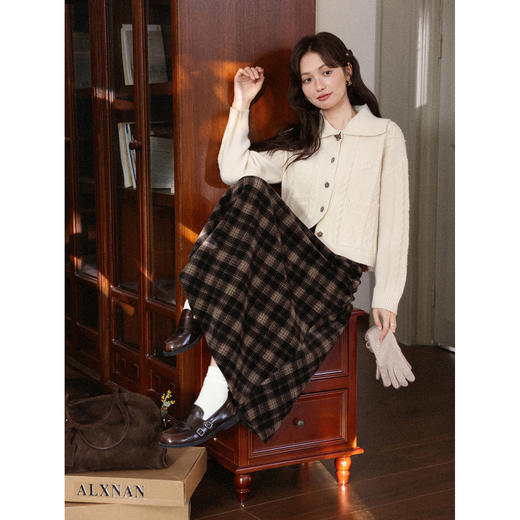 鹿向南「绵云泡芙」绞花纹长袖针织毛衣女秋冬设计感慵懒宽松上衣 商品图4