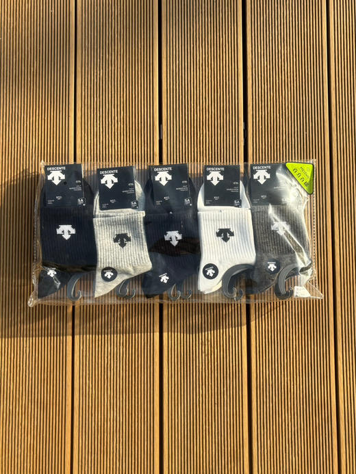 原单正品 dst 迪桑特5A抗菌防臭男士运动短袜中袜 棉质材质，舒适透气吸汗防臭

颜色款式  黑白标  蓝标

适合39-47码的脚

一组十双 商品图1