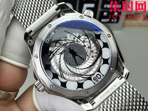 VS欧米茄新款海马300米系列 蓝色新盘邦德六十周年为了庆祝007系列电影上映60周年 推出海马系列300米潜水表精钢版 海马007邦德60周年 男士腕表 表径42mm 商品图7