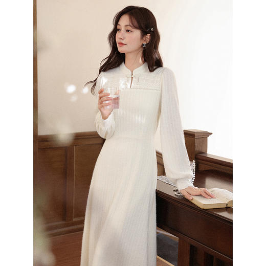 鹿向南「白鹭暖空」新中式国风长袖连衣裙女秋冬复古米杏色长裙 商品图1